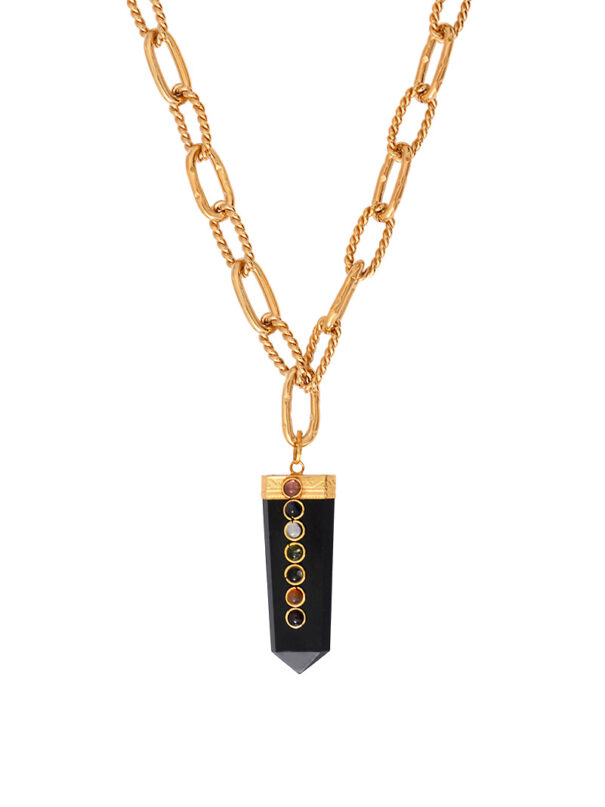 Collier onyx 7 chakras Mascate. Zoom sur le pendentif de ce collier pour femme.